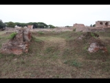 04646 ostia - regio i - insula xiv - caseggiato (i,xiv,6) - 2. raum - westseite - bli ri osten - 09-2023.jpg